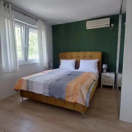 Apartman Pauza *
